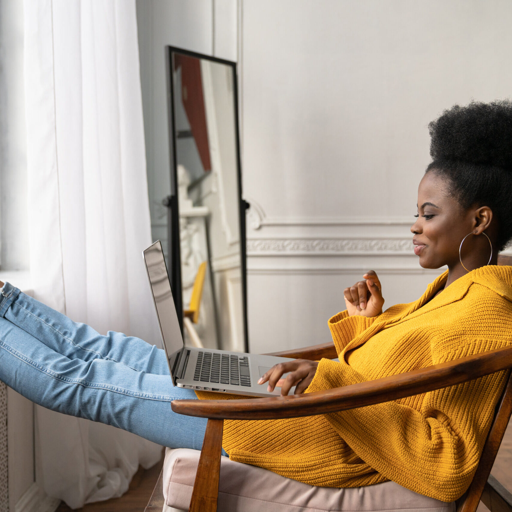 img of a woman on a laptop